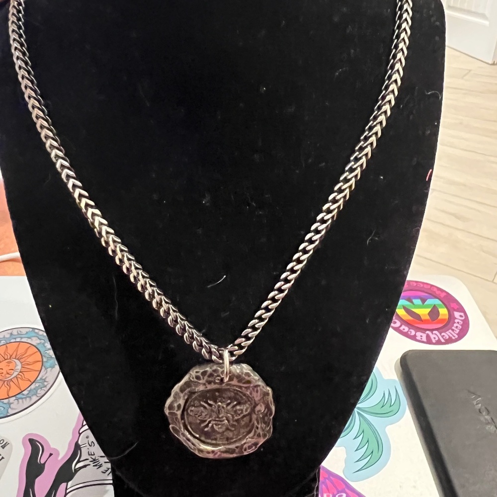 New stainless steel necklace with bee charm